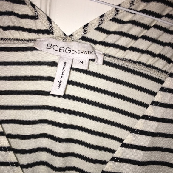 EUC BCBGeneration black and white romper size M - Picture 3 of 4